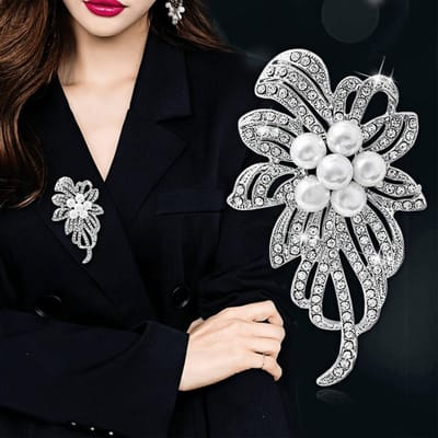 1 pièce Broche Fantaisie Fleur en Strass Décorée de Perles Artificielles Convient pour le Port Quotidien des Femmes Saint-Valentin, Maman, Mère, Fête des Mères, Cadeau blanc