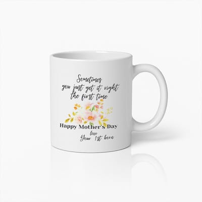 Elegante Moederdag Mok 330ml – “Soms Doe Je Het Gewoon Goed Bij De Eerste Keer” – Ontroerend Cadeau Voor Mama Van Eerstgeborene
