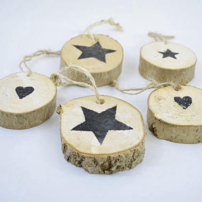 ZoeZo Design - 15 stuks - assorti - kersthangers - Ø 9 cm - hout - 100% natuurproduct - met jute lintje - asortie