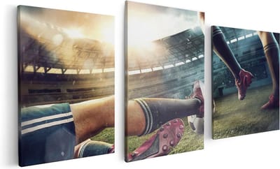 Artaza Canvas Schilderij Drieluik Voetbal Sliding In Het Stadion - 120x60 - Foto Op Canvas - Canvas Print