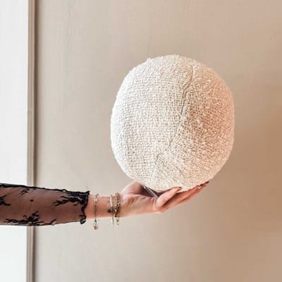 HomeBound by KY | Rond kussen bouclé 24cm | sierkussen