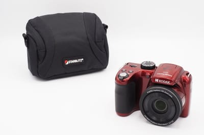 Kodak Pixpro AZ255 Camera - 16,35 MP - 25x zoom- Full HD - Rood - + 32GB geheugenkaart - + Tas