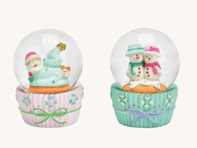 Set van 2 x sneeuwbol Kerst in pastelkleuren: kerstman met kerstboom en 2 sneeuwpoppen op cupcake 4x6x4cm