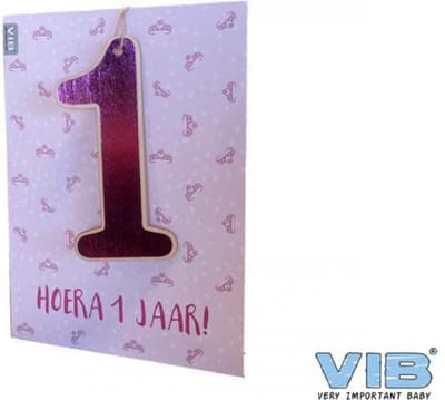 Wenskaart met Houten Hanger 1 'HOERA 1 JAAR!' Roze