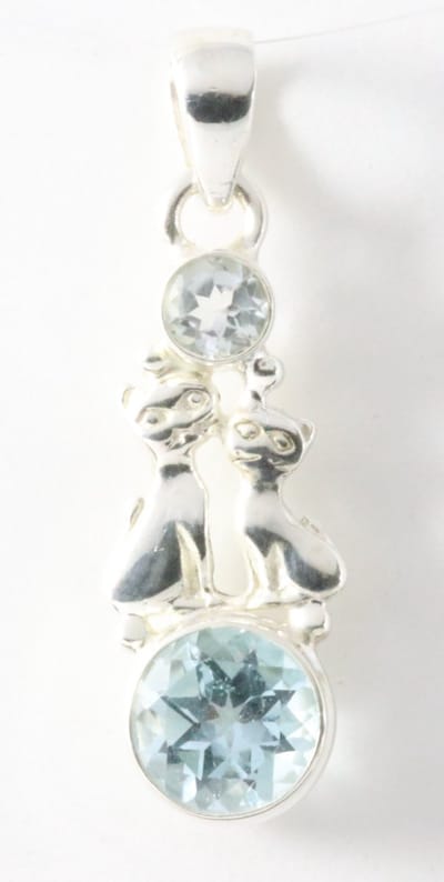 Zilveren hanger met blauwe topaas en katten