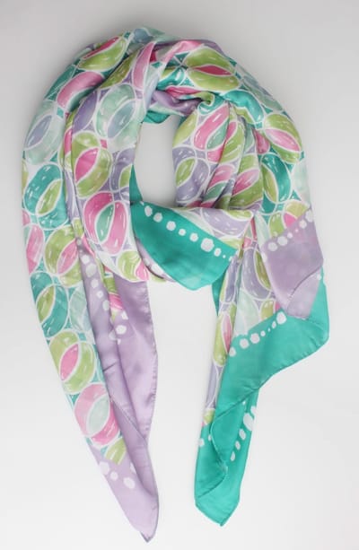 Chant scarf- Accessories Junkie Amsterdam- Dames- Lange sjaal- Zijdelook- Glanzend- Cosy chic- Cadeau- Fantasie print- Luxe- Groen lila roze