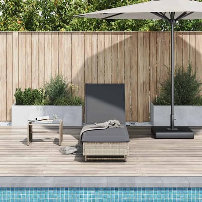 vidaXL - Ligbed - met - wielen - en - kussens - poly - rattan - lichtgrijs
