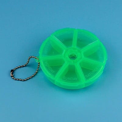 Pillendoosje - Medicijndoosje - Reizen - Vakantie - Geneeskunde - Opbergdoos - Tablet Dispenser - Wekelijks - Groen