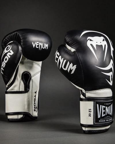 Venum Giant 2.0 Mike Tyson Pro Bokshandschoenen Diepzwart Optisch Wit - 10 OZ