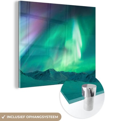 MuchoWow® Glasschilderij 50x50 cm - Schilderij acrylglas - Noorderlicht - Berg - Sneeuw - Foto op glas - Schilderijen