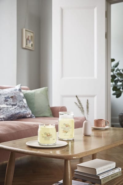 Yankee Candle - Banoffee Waffle Medium Geurkaars - 50 branduren - 2 lonten