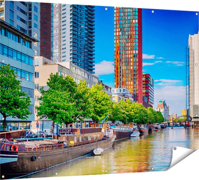 Gards Tuinposter Rotterdamse Gracht met Boten - 160x120 cm - Tuindoek - Tuindecoratie - Wanddecoratie buiten - Tuinschilderij
