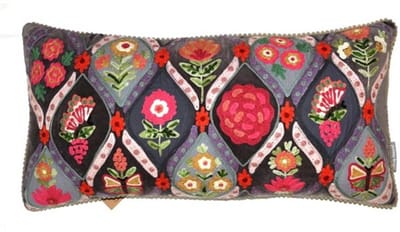 Only Natural sierkussen kussen velvet fluweel donker grijs met geborduurde bloemen 30 x 60 cm