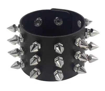 Akyol - Punk armband Akyol - Punk Armband - Gothic Spikes - PU Leer - Unisex - Armband Zwart – armband met spikes – gothic - spikes - gothic armband - spikes armband - 1 stuks – gothic look – dames – punten