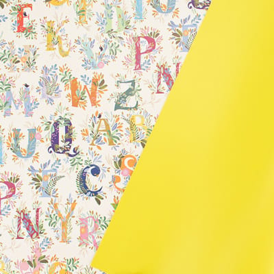 Inpakpapier graspapier - Dubbelzijdig naturel inpakpapier met sierlijke letters en gele achterkant - Rol 30 cm breed en 100 meter lang - Duurzaam inpakpapier 25% grasvezels en 75% gerecycled papier