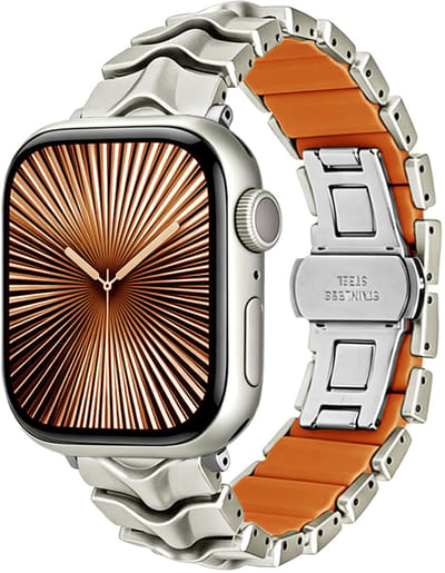 Stravo Metalen Horlogebandje met 3D Schakelontwerp – Siliconen Binnenzijde & Vlindersluiting – Geschikt voor Apple Watch 42mm (Series 11/10), 41mm (Series 9/8/7), 40mm (Series 6/5/4, SE 3/2/1), 38mm (Series 3/2/1) – Starlight / Oranje