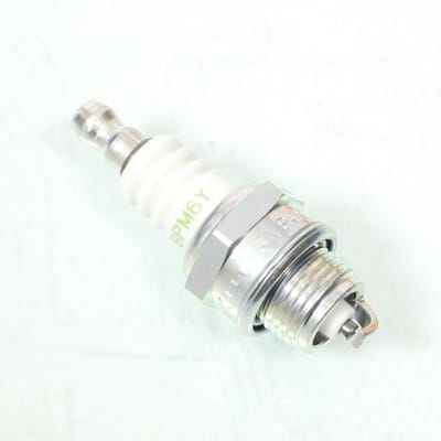 Bougie d'allumage NGK pour Auto BPM6Y / 4562 Neuf