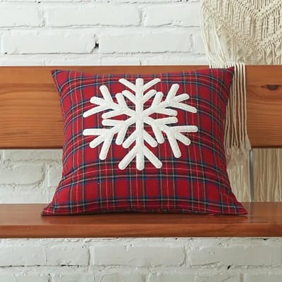 Kussenhoes Kerst ruitjes rood met wit fluffy Sneeuwvlok 45x45