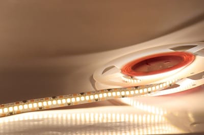 LED Strip  - 24V - 5 Meter - 3000k - Warm wit - 18w/m - 2000 Lumen / m -240Led per meter- met 24v 100w adapter
