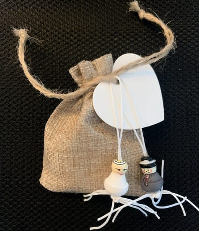 10X Trouw bedankje jute giftbag met bruidspaar gelukspoppetjes pepermuntjes en kaartje - bruid - bruidegom - gelukspoppetje - give-away - huwelijk - trouwen - bruiloft