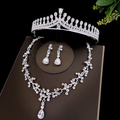 Couronne de Mariée Dorée Ensemble Trois Pièces Couronne de Mariage Coiffure Collier Boucles d'Oreilles Style Coréen Super Féerique Assorti à la Robe de Mariage black