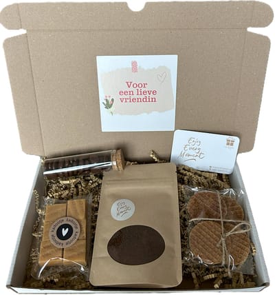 Vriendin koffie brievenbus cadeau - chocolade mokkaboontjes - koffie - stroopwafels