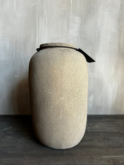 Still| vaas| flesvaas| medium flesvaas| aardewerk vaas| KLEUR: LATTE| vaas| hoog 30 cm