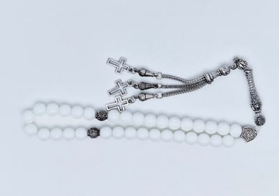 Handgemaakte tesbih klassiek - "Tasbih" natuursteen "Witte agaat" - Aantal kralen 33 - Diameter kralen 8 MM - met metaal tassel "Kruis" - Een mooi cadeau-idee