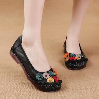 Nieuwe Lente en Zomer Zachte Zool Lage Hak Damesschoenen Etnische Stijl Echt Leer Bloemen Dames Enkelschoenen Comfortabel en Zacht Moederschoenen 41 beige