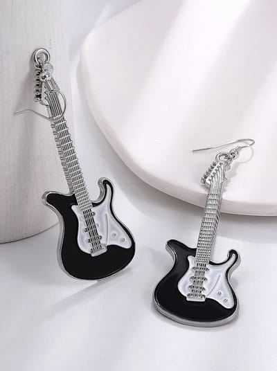 oorbellen gitaar zwart wit