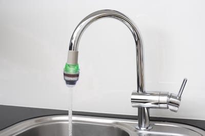 Borvat® Waterfilter voor de kraan – Zuiver drinkwater – Kraanwater zuiveringssysteem – Eenvoudige montage – Verwijdert onzuiverheden-Verbetert smaak en kwaliteit van kraanwater - groen