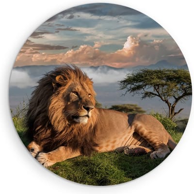 Saammp Muurcirkel Hout - Leeuw bovenop een berg - Landschap - Dieren - Natuur - Ø 90 - Wandcirkel - Wanddecoratie Cirkel - Muurdecoratie Woonkamer - Slaapkamer decoratie - Rond Schilderij