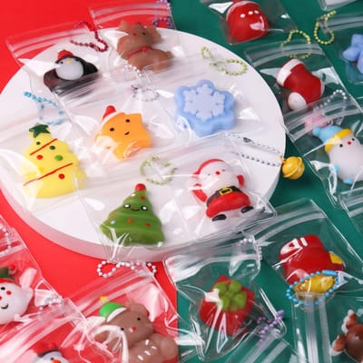 530 STUKS Kerst Mochi Squishy Sleutelhanger Fidget Speelgoed Kerstbomen Hangende Squishies Kerstcadeaus voor Kinderen Klaslokaal Prijzen gray