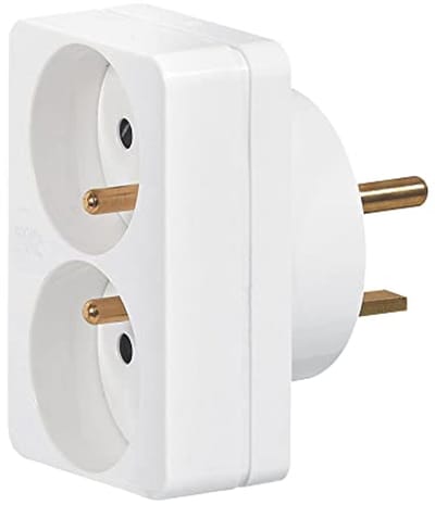 Adapter voor het aansluiten van twee 2P+T stekkers op 20A stopcontact