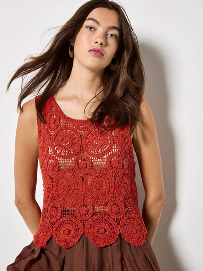 Crop top met gehaakte cirkels