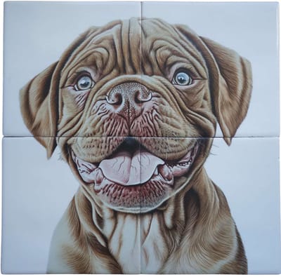 MadDeco Nederlands fabrikaat Bordeauxdog pup op plateau van 4 tegels Friese Witjes 13 x 13 cm per tegel