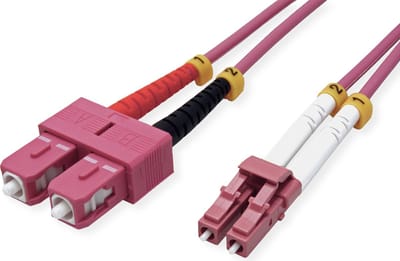 VALUE F.O. kabel 50/125µm OM4, LC/SC, LSOH, violet, 0,5 m