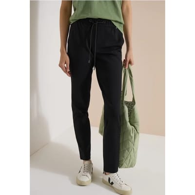 Mid Waist Slim Leg Hose in casual pasvorm