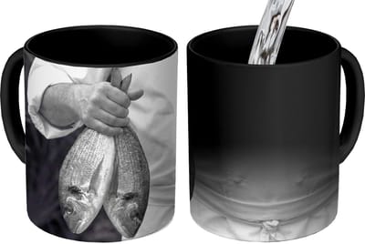Magische Mok - Foto op Warmte Mokken - Koffiemok - Vissen - Chef - Zwart - Wit - Magic Mok - Beker - 350 ML - Theemok