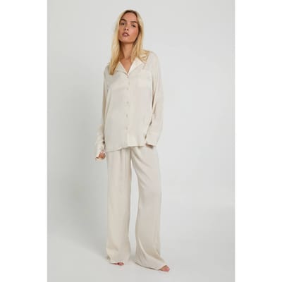boohoo Dames Oversized satijnen langmouw shirt & broek pyjamaset | Cream | Maat: 14
