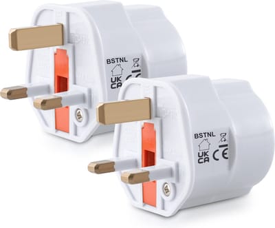 BSTNL 2x Reisstekker type G - Ideaal voor reizen in Engeland, Ierland, Schotland, Malta, Dubai, Singapore, Hong Kong en Maleisië - Fireproof - Vakantiestekker in wit