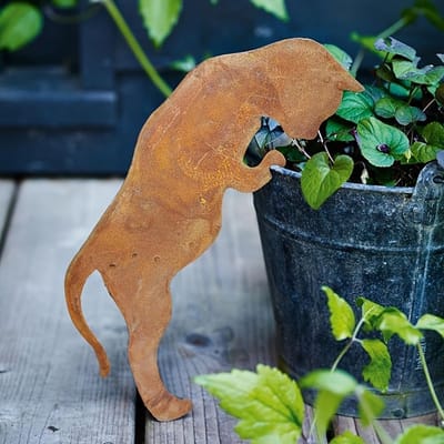 Roestige Metalen Tuindecoratie - Elegante Lopende Eekhoorn met Houtschroef - Roestsilhouet - Tuindecoratie - Tuinkunst - Tuinornament - Diersculptuur