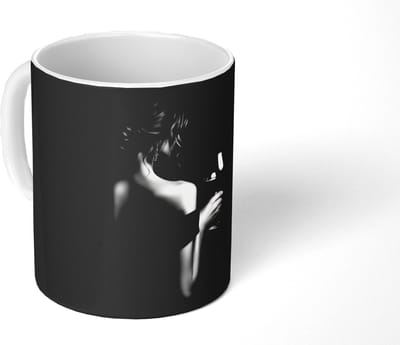 Mok - Koffiemok - Vrouw - Wijn - Jurk - Mokken - 350 ML - Beker - Koffiemokken - Theemok