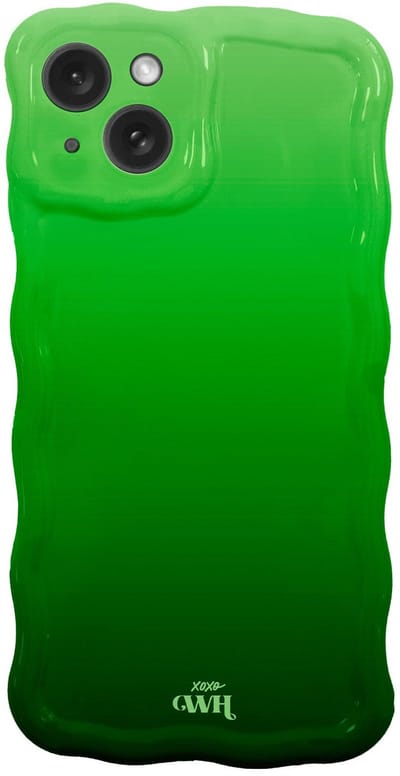 xoxo Wildhearts Glossy Wavy Case Matcha Coco telefoonhoesje - Geschikt voor iPhone 15 Plus - Golvend hoesje - Glimmende silicone case met golven - Vlekbestendig - Camerabescherming - Groen