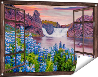 Gards Tuinposter Doorkijk Waterval met Blauwe Lupine Bloemen - 90x60 cm - Tuindoek - Tuindecoratie - Wanddecoratie buiten - Tuinschilderij