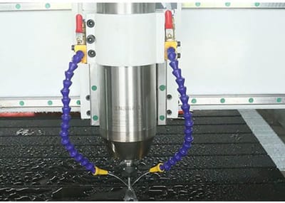 Flexibele Koelvloeistofslang - 12 Stuks Plastic Water- en Oliekoelvloeistof met Ventiel, Verstelbare 1/4PT, Inclusief 6 Stuks Ronde en Platte Spuitmonden voor Draaibanken, Freesmachines en CNC Machines