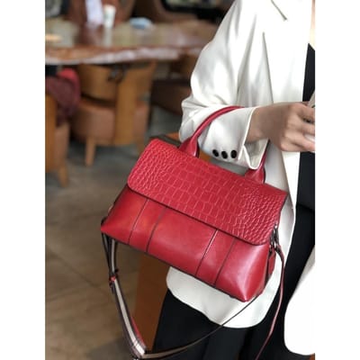 High-end Niche Design Licht Luxe Dames Tas Echt Koeienhuid Lente Brede Schouderband Crossbody Tas Modieuze Pendeltas black