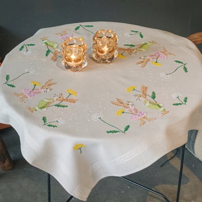 Vervaco - Tafelkleed kit - Pasen - Paaskonijnen - PN-0196673 - Borduren - Borduurpakket - Borduurpakket volwassenen - Borduurpakket kind