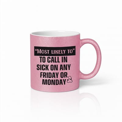 Most Likely to Call In Sick on Friday or Monday Roze Mok – Grappige Kantoorhumor Koffiemok 330 ml