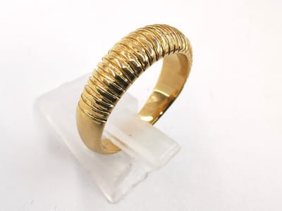 Dames - Ring - RVS - Goudkleurig - maat 16 - strepen - trendy - vintage stijl.